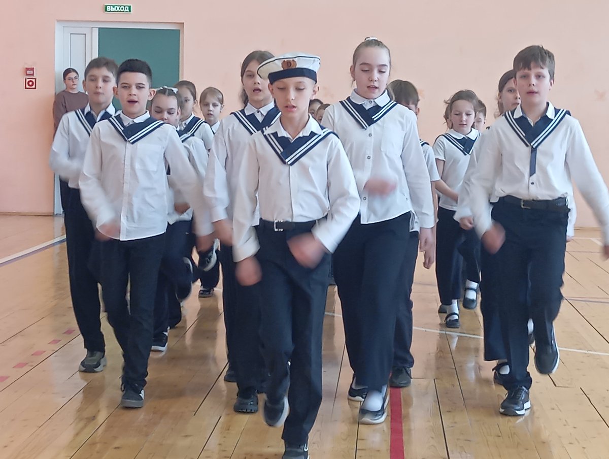 Смотр строя и песни 1-2е классы.